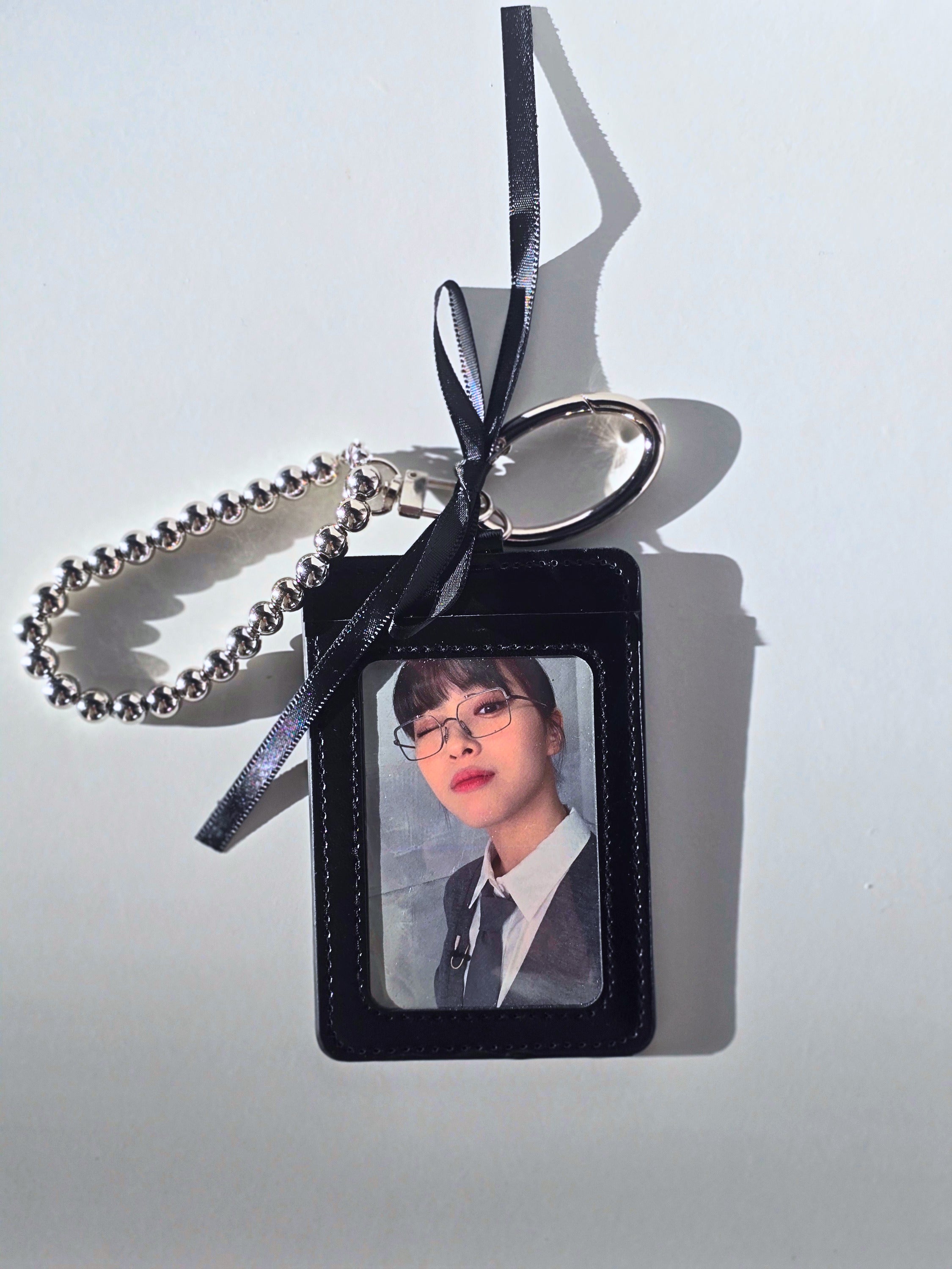 Photocard Holder Schwarz mit Anhänger und Schleife