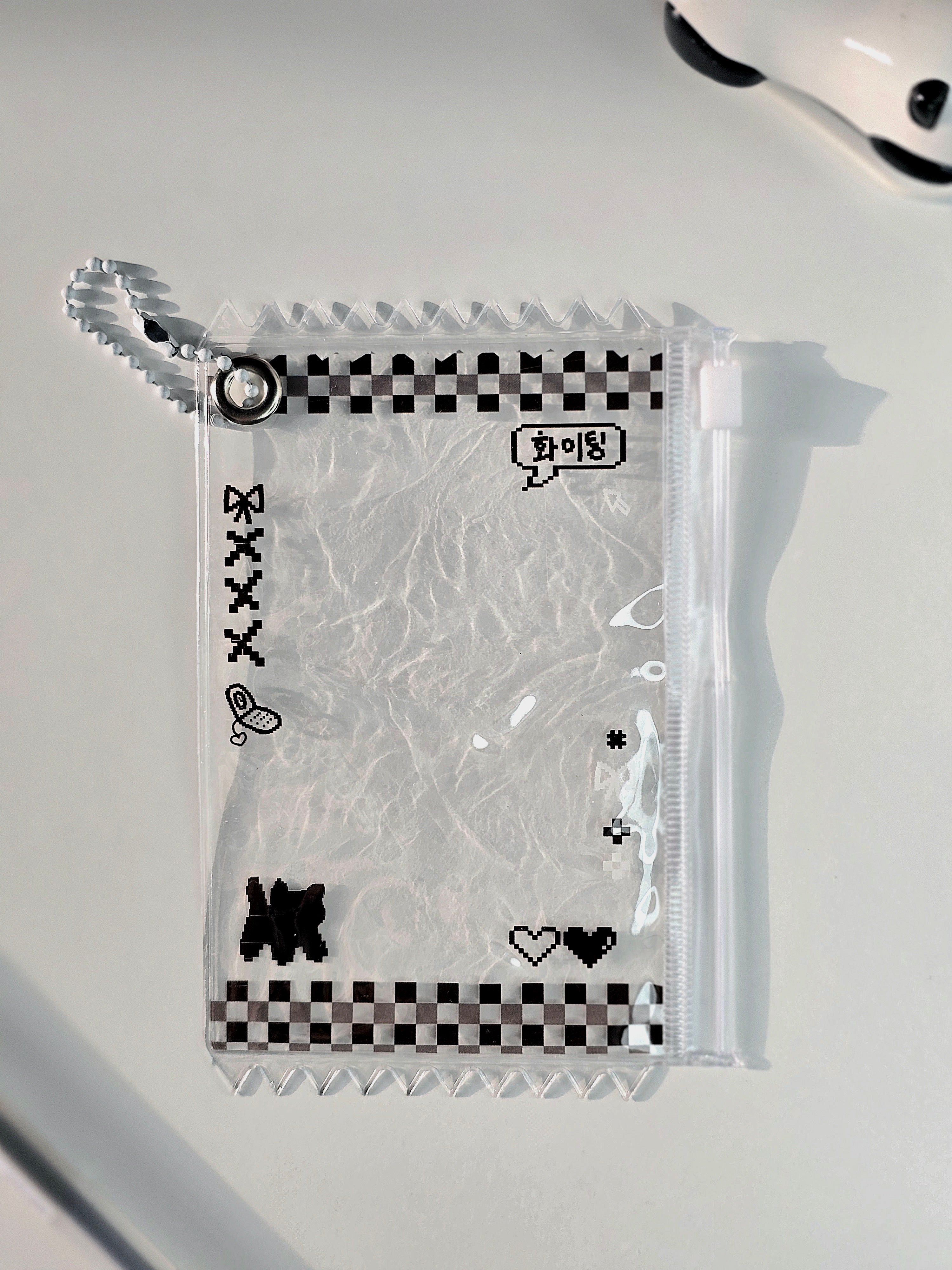 Y2K Hwaiting Photocard Holder transparent mit schwarzer Grafik
