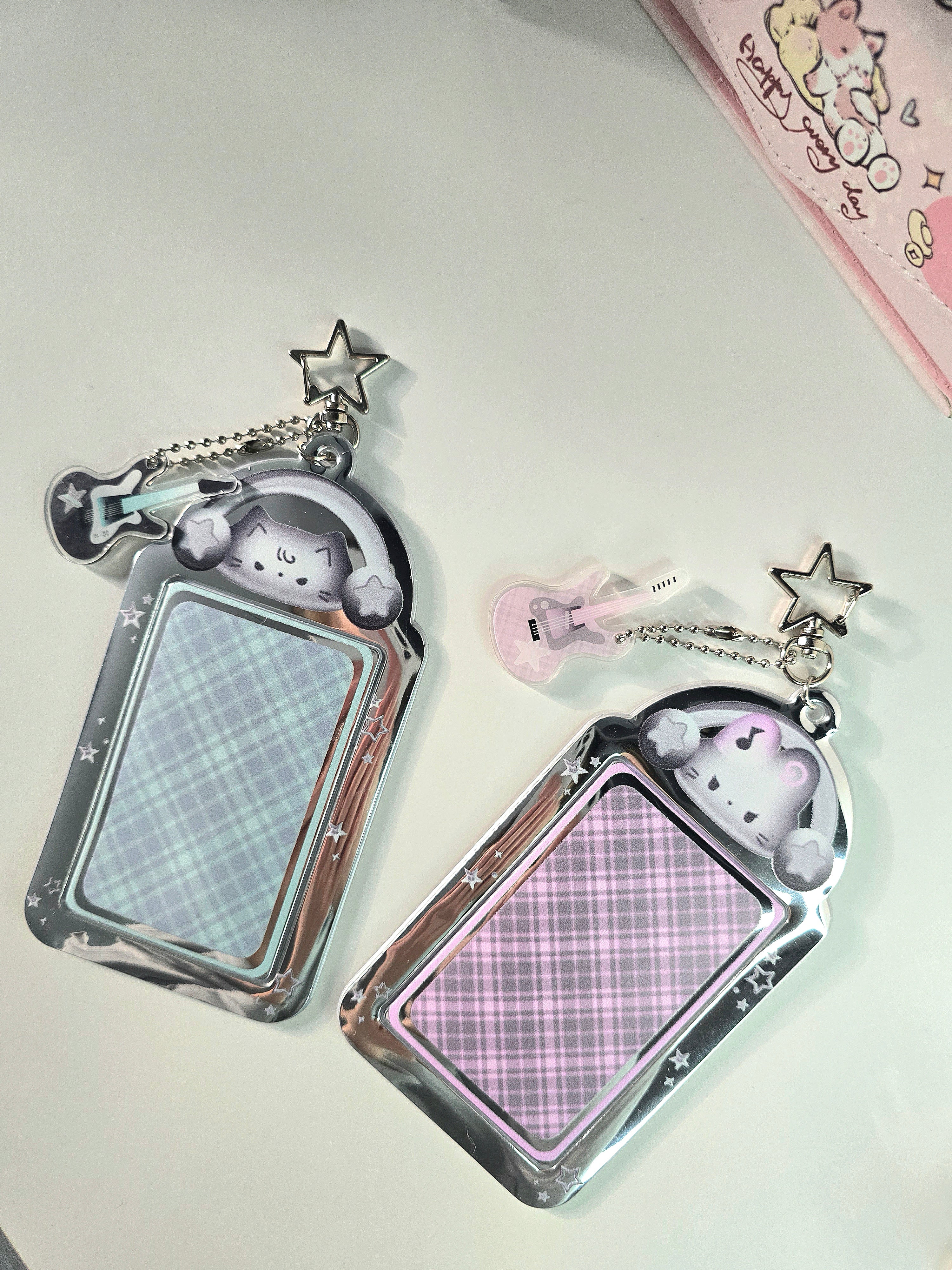 Katze Hase Photocard Holder mit Gitarrenanhänger