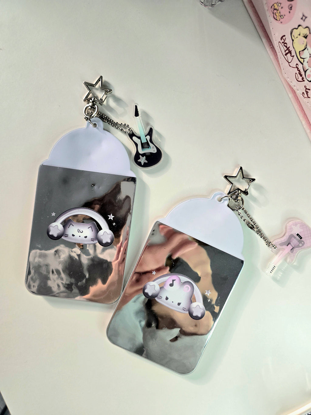 Katze Hase Photocard Holder mit Gitarrenanhänger